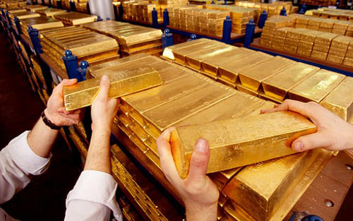黄金又见巨量买单、一分钟爆买近5亿美元 全球市场巨变：恐慌指标VIX大涨超10%